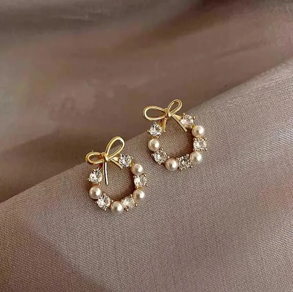 Pearl_And_Crystal_Stud_Earrings
