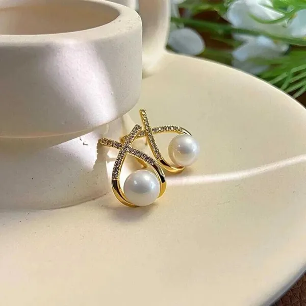 Pearl_And_Crystal_Stud_Earrings