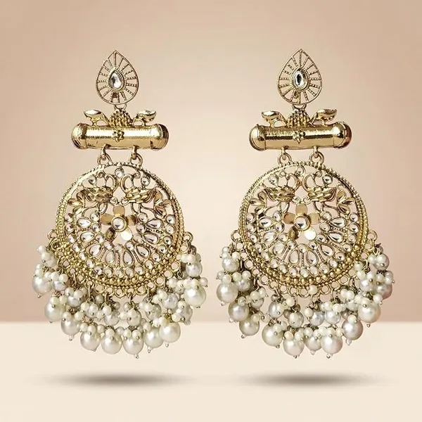 Chandbali_Earrings_With_Kundan_And_Pearls