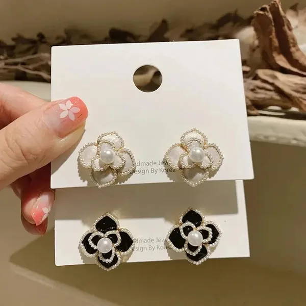Floral_Pearl_Stud_Earrings
