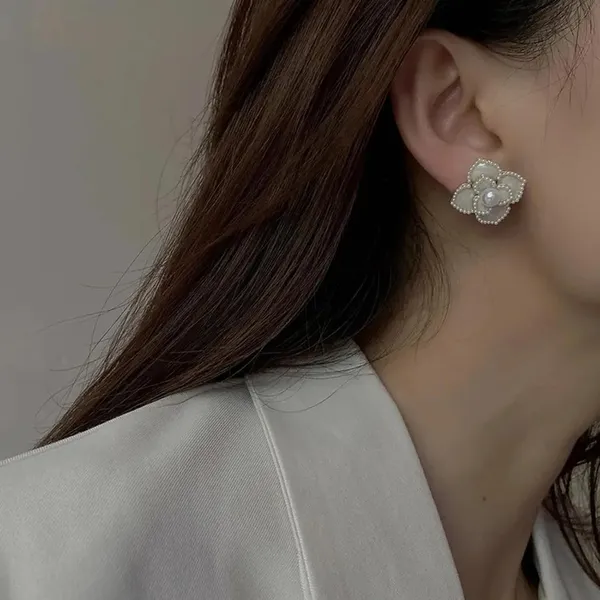 Floral_Pearl_Stud_Earrings