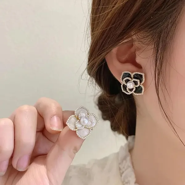 Floral_Pearl_Stud_Earrings