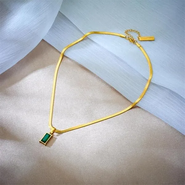 Emerald_Cut_Pendant_Snake_Chain_Necklace