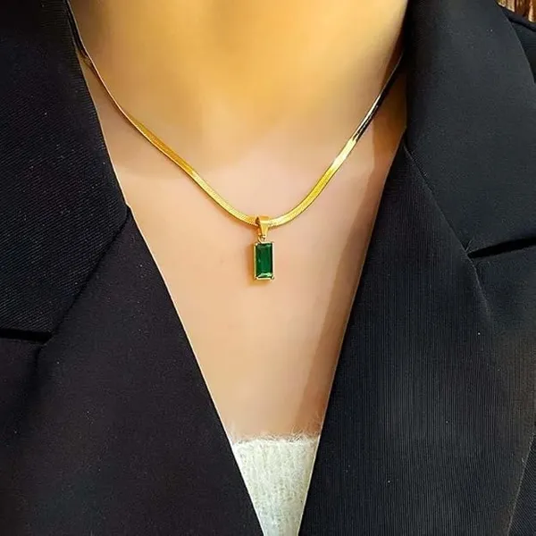 Emerald_Cut_Pendant_Snake_Chain_Necklace