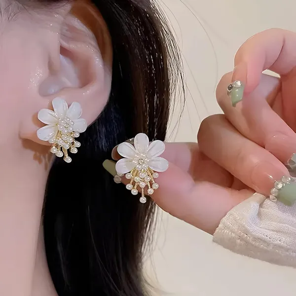 Floral_Pearl_Stud_Earrings