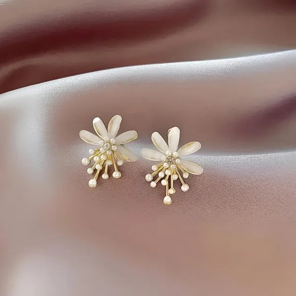 Floral_Pearl_Stud_Earrings