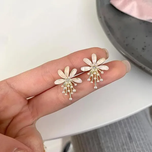 Floral_Pearl_Stud_Earrings