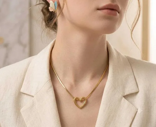 Heart_Pendant_Necklace_And_Butterfly_Stud_Earrings_Set