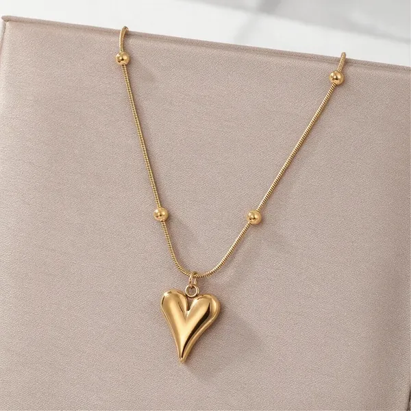 Heart_Pendant_Necklace_For_Women