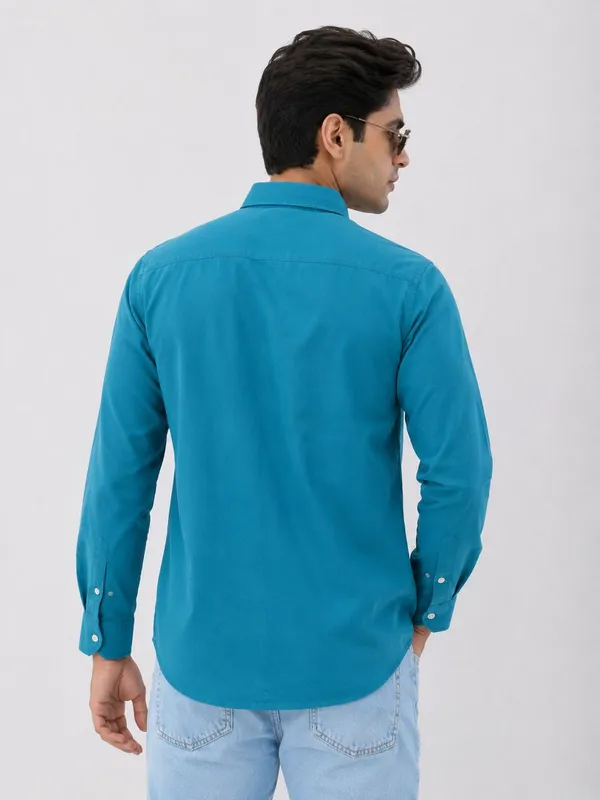 Ocean_Blue_Cotton_Tailored_Fit_Solid_Shirt_For_Men