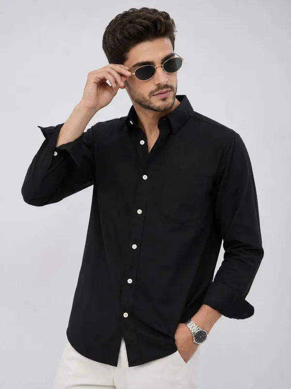 Black_Cotton_Tailored_Fit_Solid_Shirt_For_Men
