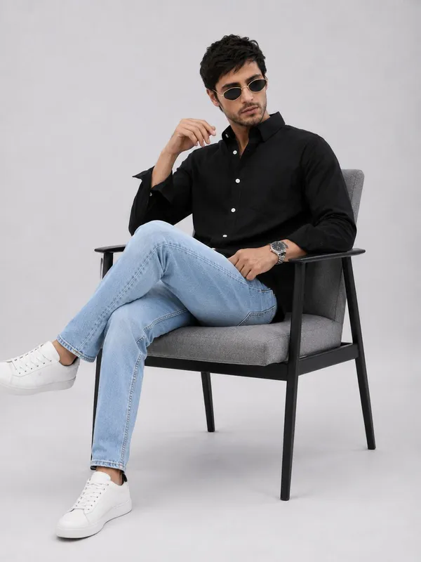 Black_Cotton_Tailored_Fit_Solid_Shirt_For_Men