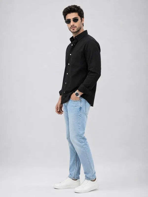 Black_Cotton_Tailored_Fit_Solid_Shirt_For_Men