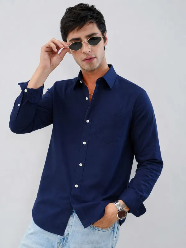 Navy_Blue_Cotton_Regular_Fit_Solid_Shirt_For_Men