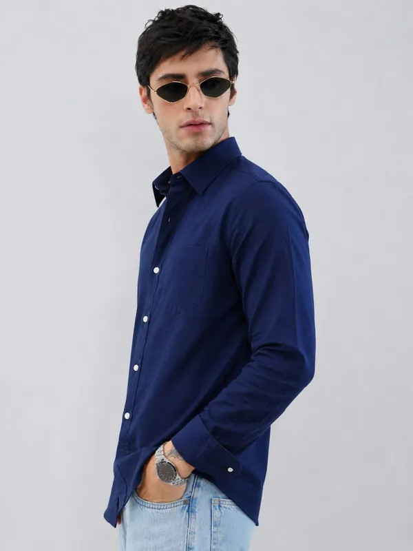 Navy_Blue_Cotton_Regular_Fit_Solid_Shirt_For_Men