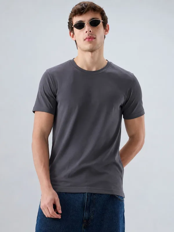 Dark_Grey_Cotton_Regular_Fit_Solid_T_Shirt_For_Men