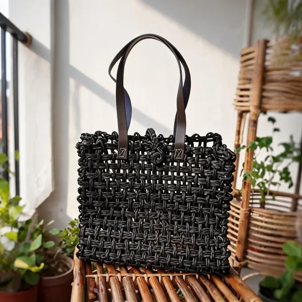 Mesh_Bag-_Black(Leather_Handles)
