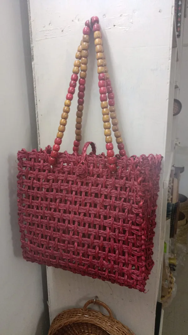 Mesh_Bag-_Red_(Wooden_Beads_Handles)