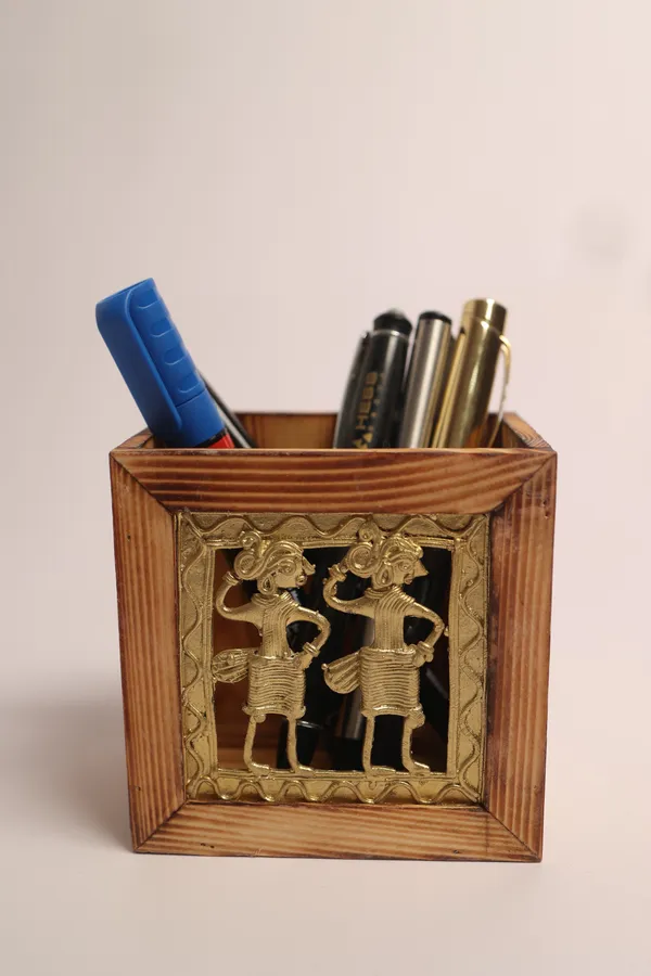Pine_Dokra_Pen_Stand