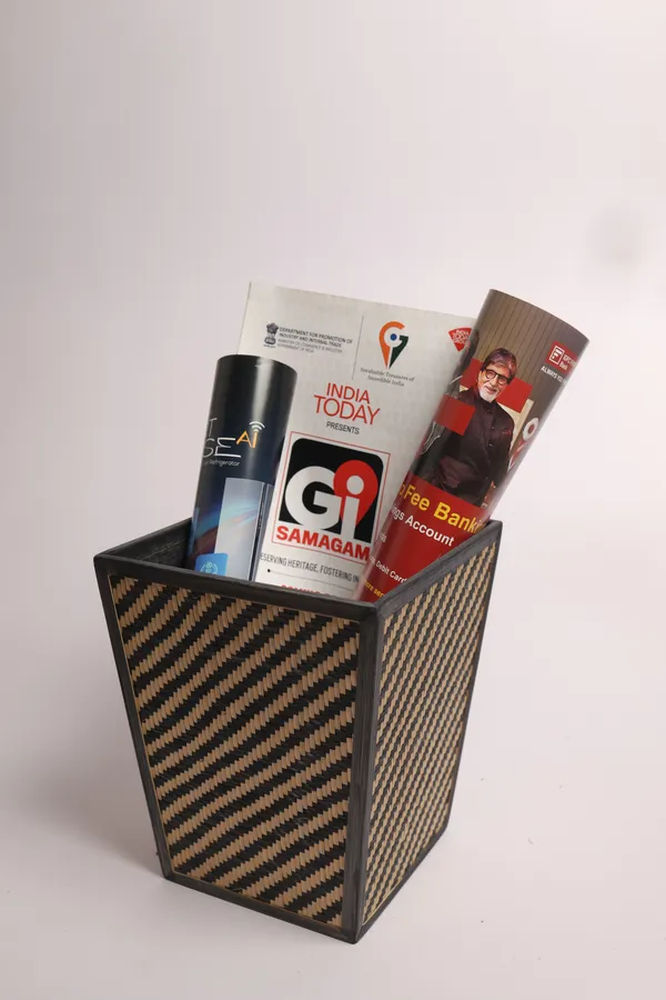 Bamboo_Magazine_Holder