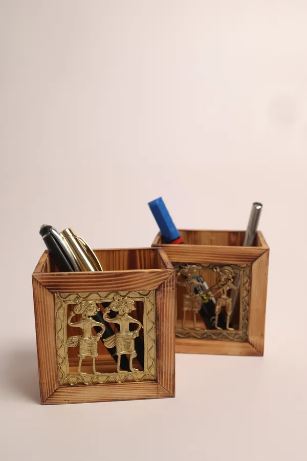 Pine_Dokra_Pen_Stand