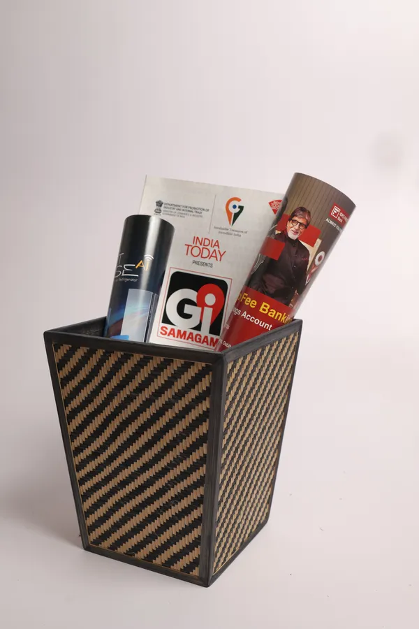 Bamboo_Magazine_Holder