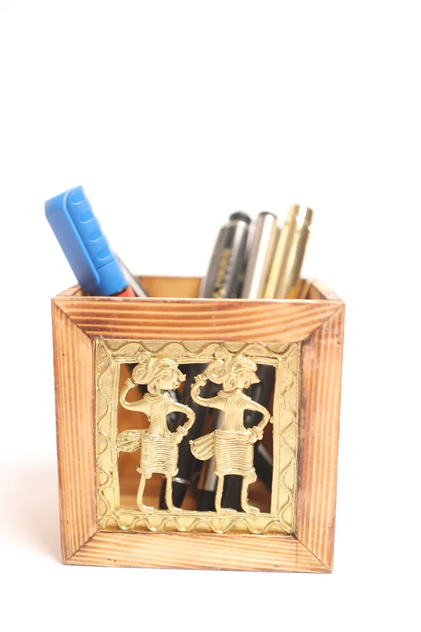 Pine_Dokra_Pen_Stand