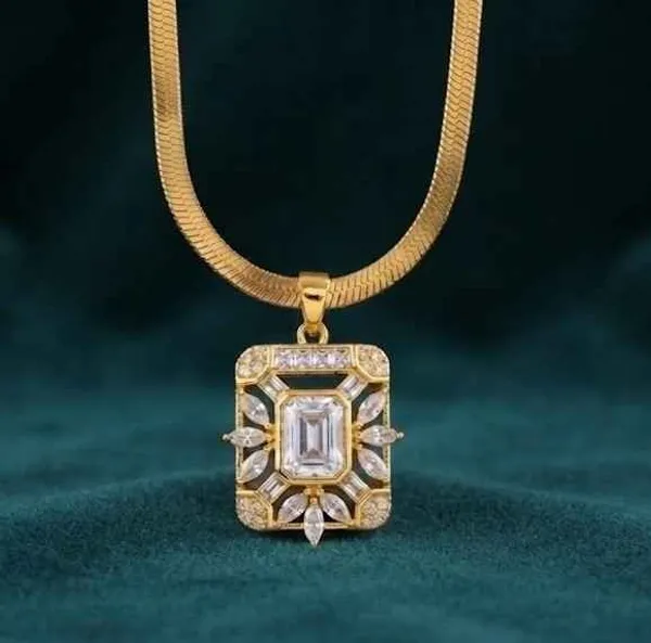 Gold_Brass_Pendant_Necklace_For_Women