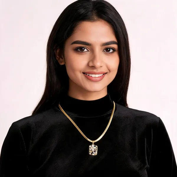 Gold_Brass_Pendant_Necklace_For_Women