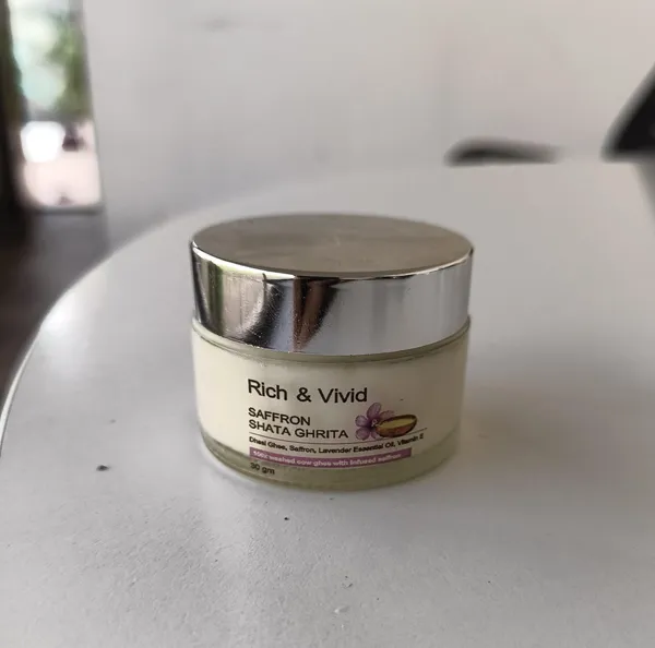 Saffron_Ghritam_Moisturiser_|_Saffron_Face_Moisturiser_for_Radiant-Looking_Skin_|_Navavedam_Wellness