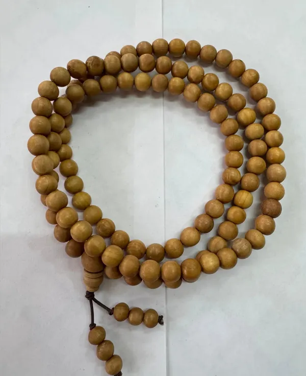 Pure_White_Sandalwood_Mala_(108_Beads)