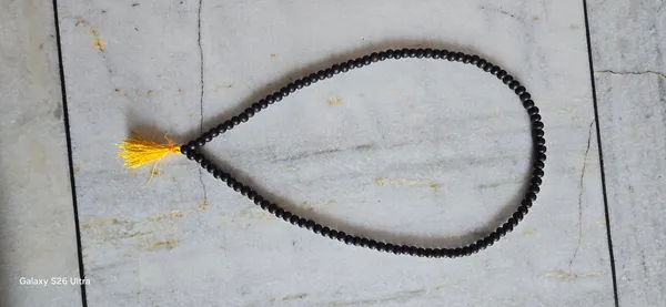 Authentic_Karungali_Mala_(108_Beads)_with_Yellow_Tassel