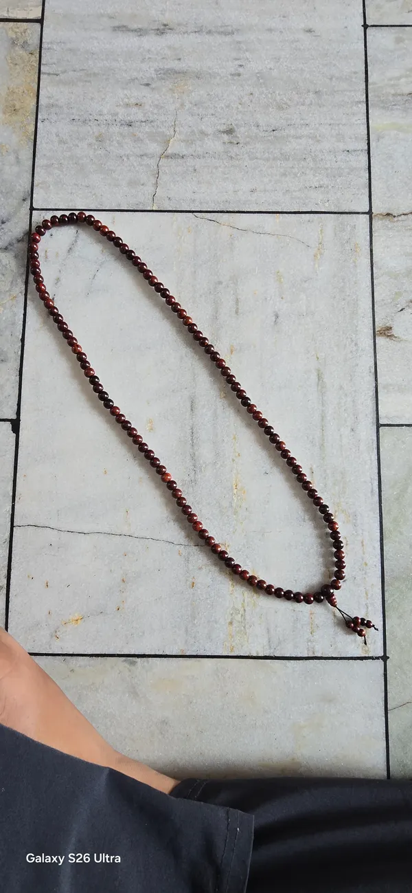 Pure_Red_Sandalwood_Elastic_Stretch_Mala_108_Beads