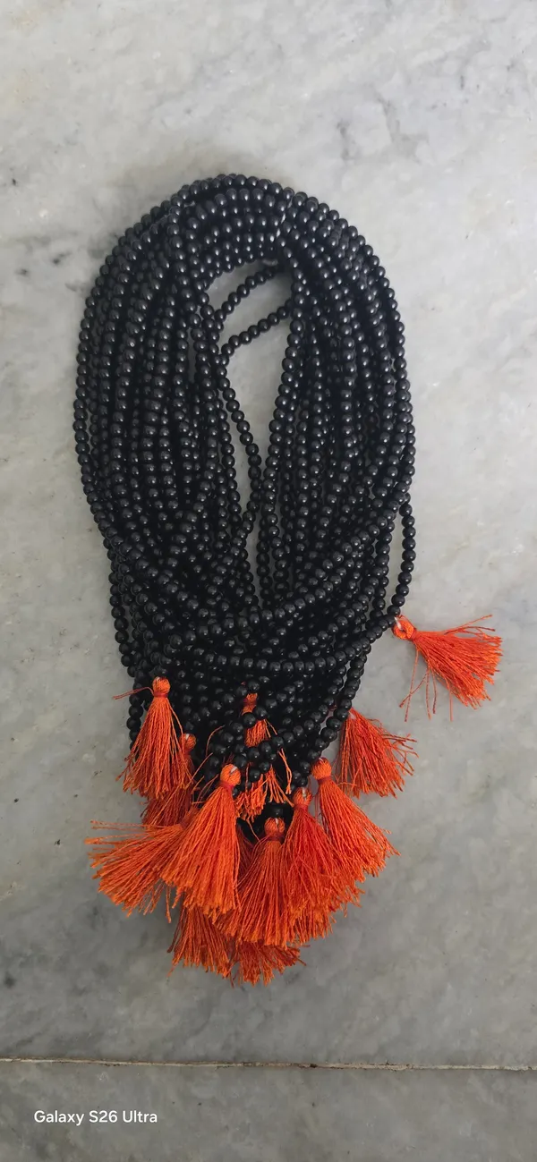 Authentic_Karungali_Mala_108_Beads_With_Yellow_Tassel
