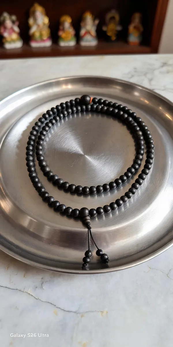 Authentic_Karungali_Mala_108_Beads_With_Elastic_1_Guru_Beads
