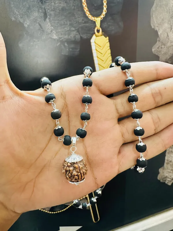Premium_Karungali_Bracelet_With_German_Silver_Capping