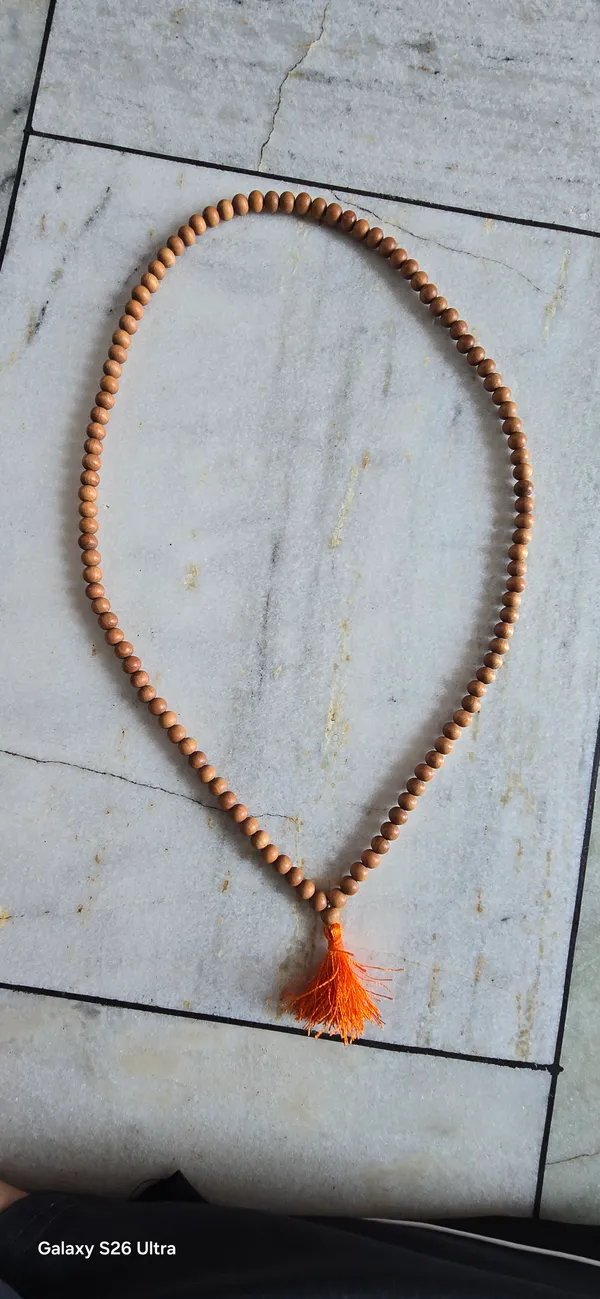 Pure_White_Sandalwood_Mala_(108_Beads)