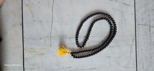 Authentic_Karungali_Mala_108_Beads_With_Yellow_Tassel