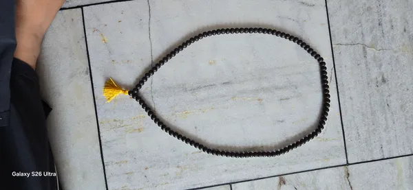 Authentic_Karungali_Mala_108_Beads_With_Yellow_Tassel