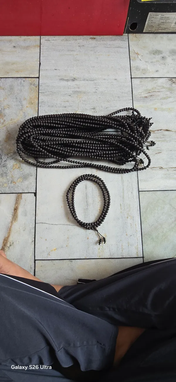 Authentic_Karungali_Mala_108_Beads_With_Elastic_1_Guru_Beads