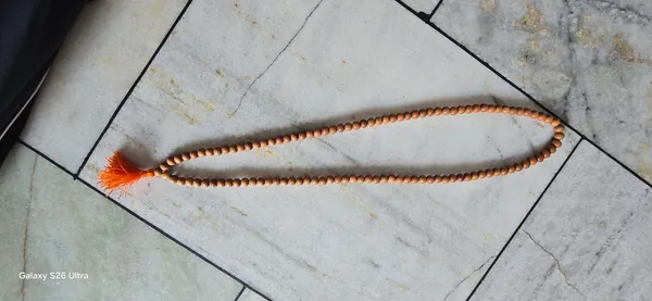 Pure_White_Sandalwood_Mala_(108_Beads)