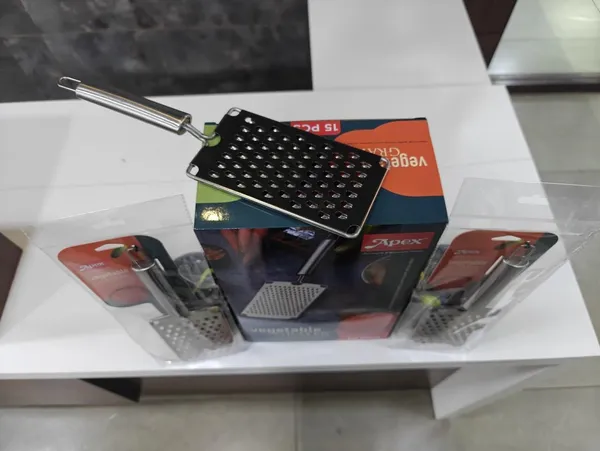 Silver_Stainless_Steel_Ergonomic_Handle_Flat_Cheese_Vegetable_Grater_Pack_Of_3