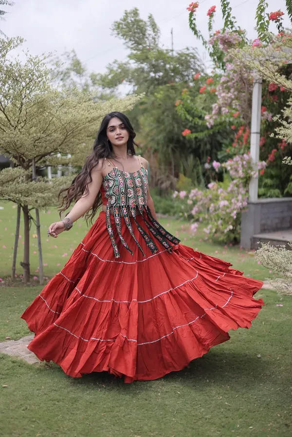 Navratri_Designer_Lehenga_Choli_2026_Kora_Cotton_With_Kutchi_Patchwork_Red