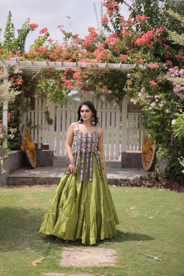 Navratri_Designer_Lehenga_Choli_2026_Kora_Cotton_With_Kutchi_Patchwork_Green