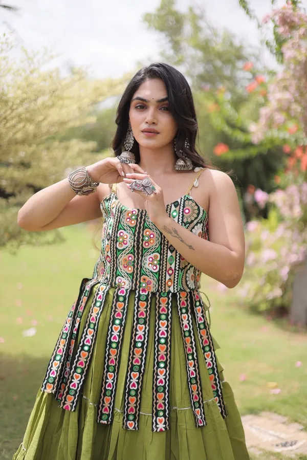 Navratri_Designer_Lehenga_Choli_2026_Kora_Cotton_With_Kutchi_Patchwork_Green