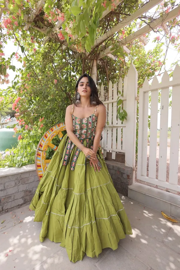 Navratri_Designer_Lehenga_Choli_2026_Kora_Cotton_With_Kutchi_Patchwork_Green