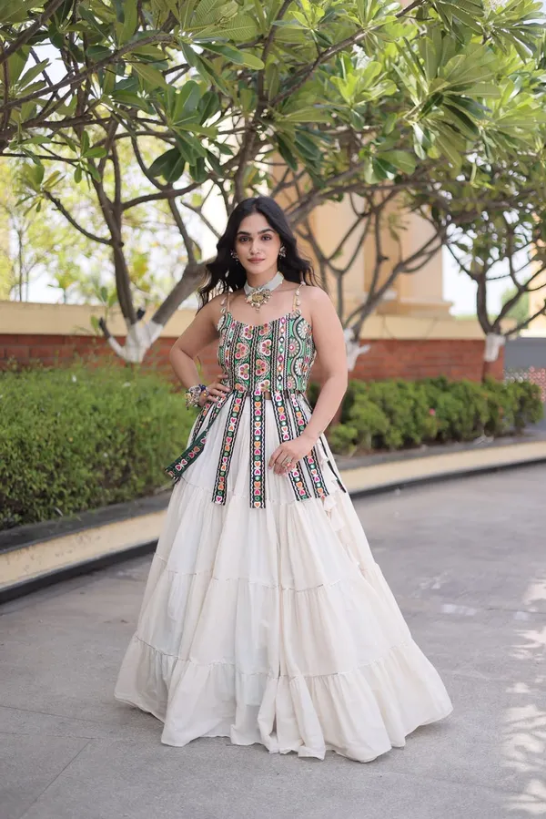 Navratri_Designer_Lehenga_Choli_2026_Kora_Cotton_With_Kutchi_Patchwork_White