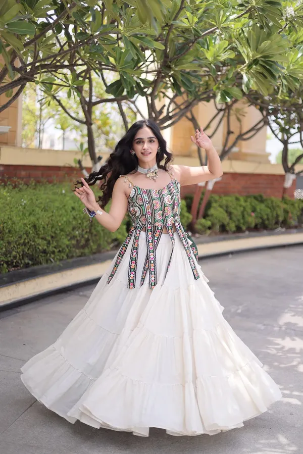 Navratri_Designer_Lehenga_Choli_2026_Kora_Cotton_With_Kutchi_Patchwork_White