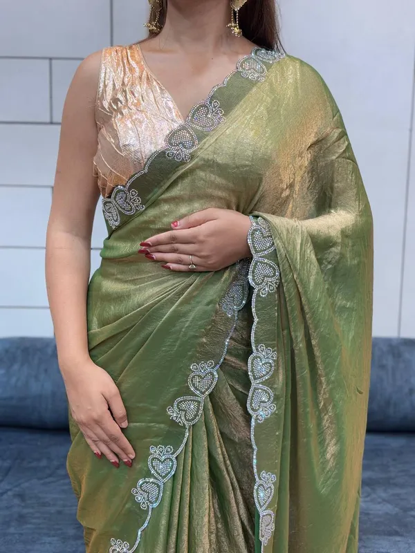 Loving_Heart_Diamond_Work_Border_Space_Silk_Saree
