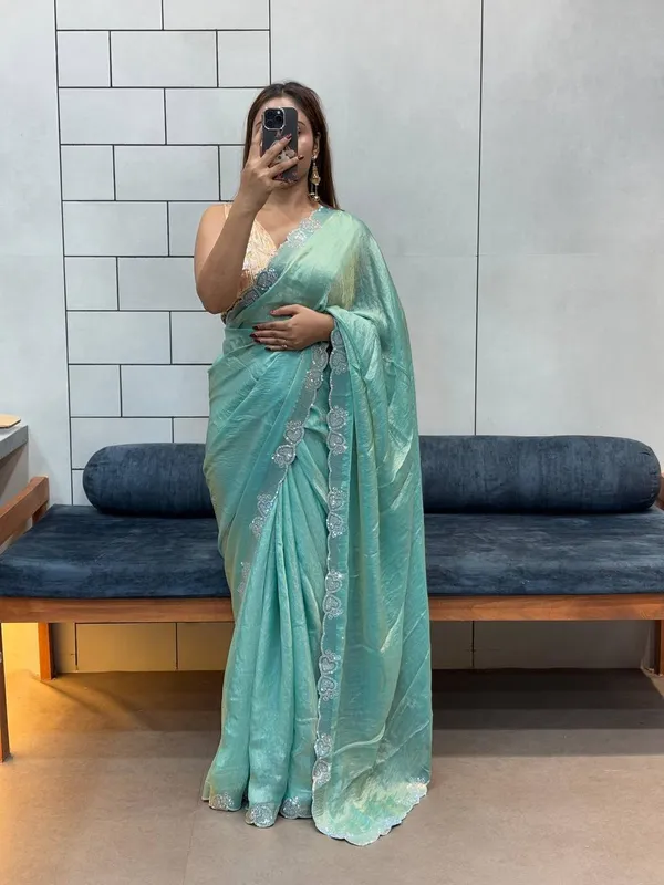Loving_Heart_Diamond_Work_Border_Space_Silk_Saree